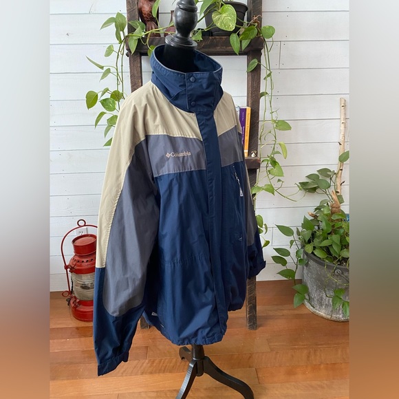 Columbia: Men’s Large Tall Core Jacket - Picture 6 of 17